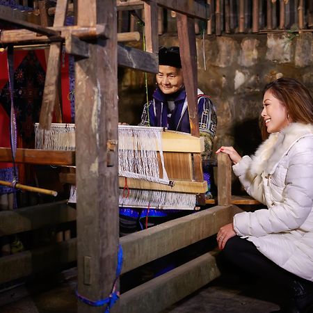 Silk Path Grand Sapa Resort & Spa Exterior foto A woman praying at the Church of the Nativity