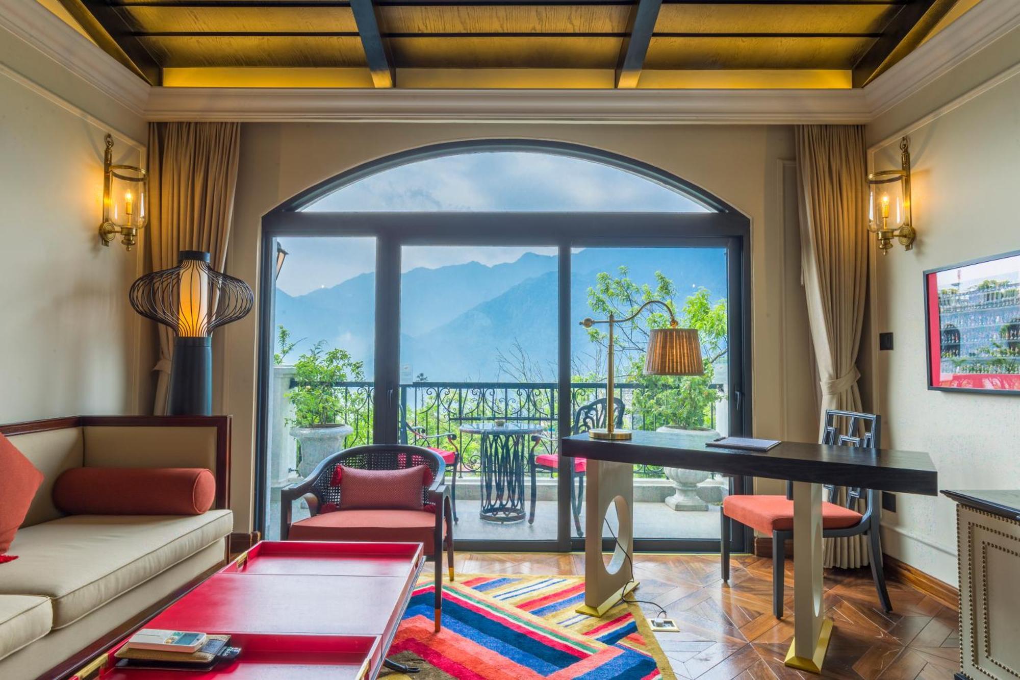 Silk Path Grand Sapa Resort & Spa Exterior foto A suite at the hotel
